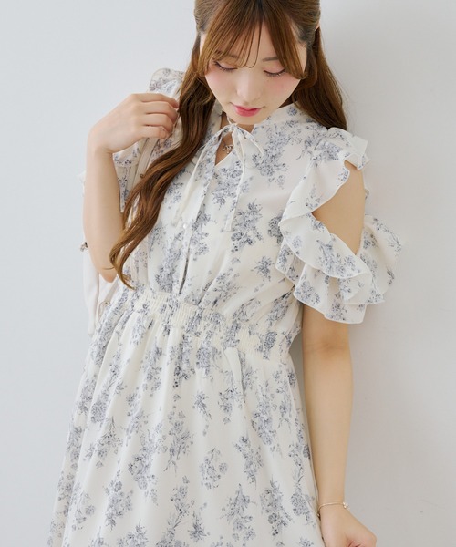 Another Branch olive des olive(アナザーブランチオリーブデオリーブ)の「オープンショルダーロングワンピース(ワンピース・レディース・ブラック/その他11/ドット/ネイビー・FREE)」の7枚目の写真