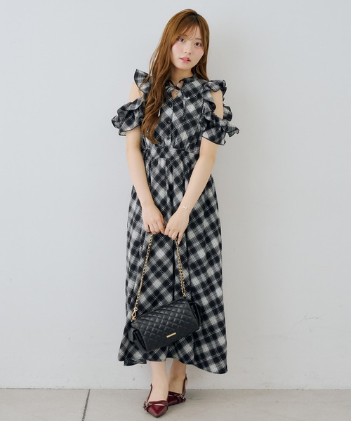 Another Branch olive des olive(アナザーブランチオリーブデオリーブ)の「オープンショルダーロングワンピース(ワンピース・レディース・ブラック/その他11/ドット/ネイビー・FREE)」の22枚目の写真