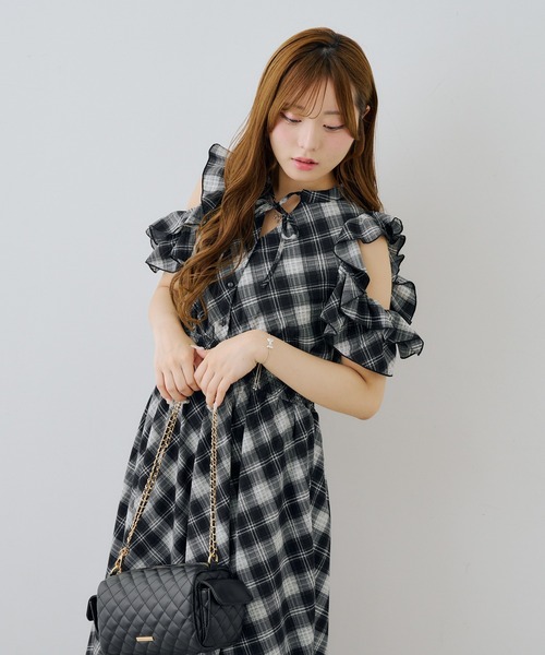 Another Branch olive des olive(アナザーブランチオリーブデオリーブ)の「オープンショルダーロングワンピース(ワンピース・レディース・ブラック/その他11/ドット/ネイビー・FREE)」の18枚目の写真