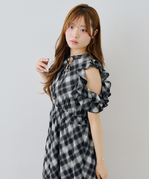 Another Branch olive des olive(アナザーブランチオリーブデオリーブ)の「オープンショルダーロングワンピース(ワンピース・レディース・ブラック/その他11/ドット/ネイビー・FREE)」の19枚目の写真