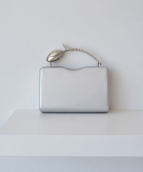 Leja(レジャ)の「【LEJA】チューリップメタルハンドルグリッター2WAYバッグ結婚式 パーティー 成人式 二次会 同窓会 お呼ばれ オケージョン 20代 30代(ハンドバッグ・レディース・シルバー・FREE)」の4枚目の写真