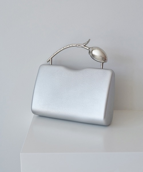 Leja(レジャ)の「【LEJA】チューリップメタルハンドルグリッター2WAYバッグ結婚式 パーティー 成人式 二次会 同窓会 お呼ばれ オケージョン 20代 30代(ハンドバッグ・レディース・シルバー・FREE)」の8枚目の写真