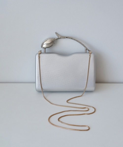 Leja(レジャ)の「【LEJA】チューリップメタルハンドルグリッター2WAYバッグ結婚式 パーティー 成人式 二次会 同窓会 お呼ばれ オケージョン 20代 30代(ハンドバッグ・レディース・シルバー・FREE)」の6枚目の写真