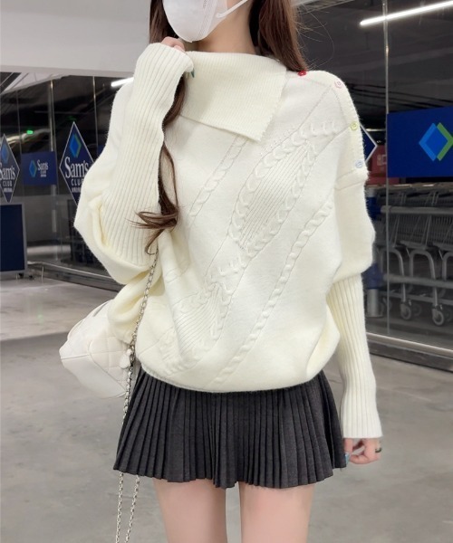 AMAJI(アマジ)の「ハイネック ケーブル編み ケープ風 ルーズニットトップス(ニット/セーター・レディース・ホワイト/グレー/ベージュ・FREE)」の5枚目の写真