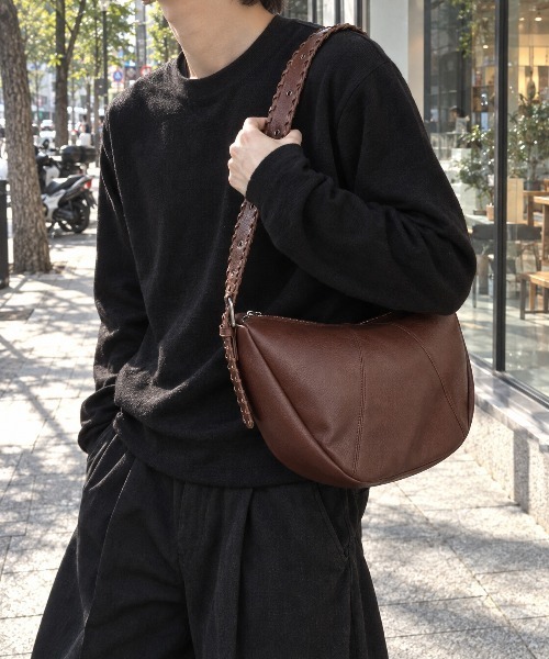 CIYOT(シヨウト)の「【CIYOT】2WAY ブレイデッドベルト ハーフムーン ショルダーバッグ(ショルダーバッグ・メンズ・ブラウン/ブラック/ブラウン系・FREE)」の2枚目の写真