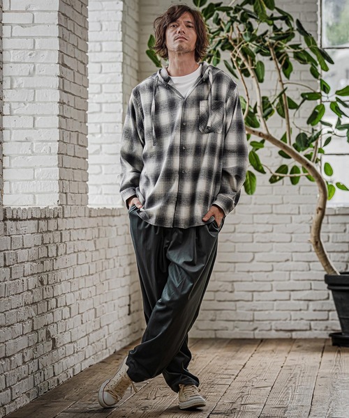 CAMBIO（カンビオ）の「ms6619- Hooded Ombre Check Flannel Shirt フーディーシャツ(AI-262-08)（シャツ/ブラウス・メンズ・ホワイト/ブラック/レッド・S/M/L）」の7枚目の写真