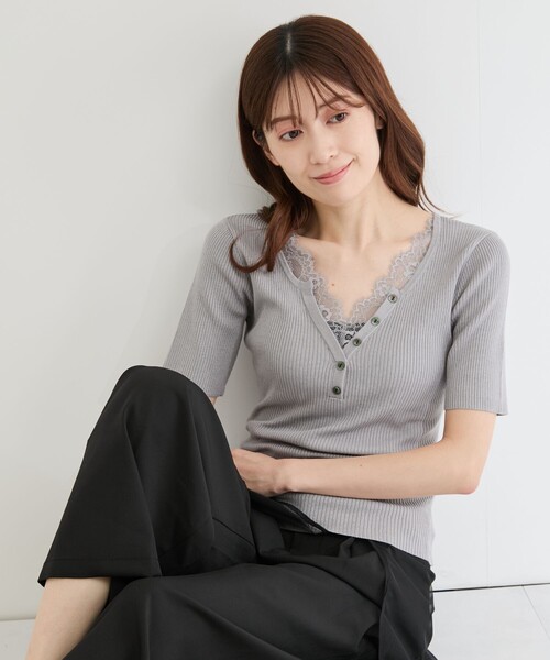Jayro(ジャイロ)の「キーネックレース付トップス(ニット/セーター・レディース・グリーン系その他2/ホワイト系その他2/グレー/ブラック・M)」の1枚目の写真