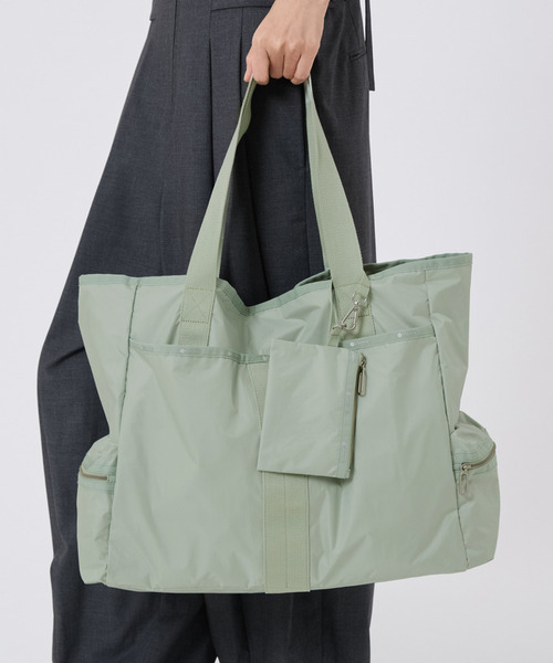 LeSportsac(レスポートサック)の「【Essential Collection×Naoko Okusa】URBAN TOTE2 グリーンカーキC(トートバッグ・レディース・グリーン・FREE)」の4枚目の写真