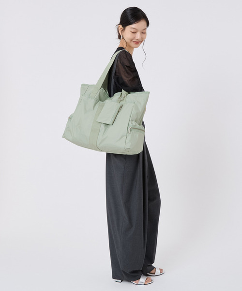 LeSportsac(レスポートサック)の「【Essential Collection×Naoko Okusa】URBAN TOTE2 グリーンカーキC(トートバッグ・レディース・グリーン・FREE)」の5枚目の写真