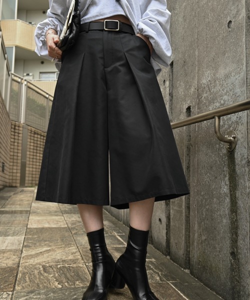 WILLFULLY（ウィルフリー）の「front tuck midi length flare PT（その他パンツ・レディース・ブルー/タン/ブラック・FREE）」の2枚目の写真