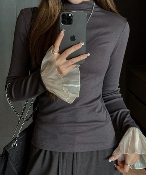 mebole(メボレ)の「ruffle sleeve top(Tシャツ/カットソー・レディース・ブラウン/ブラック/ライトグレー/ホワイト/ダークグレー・FREE)」の4枚目の写真