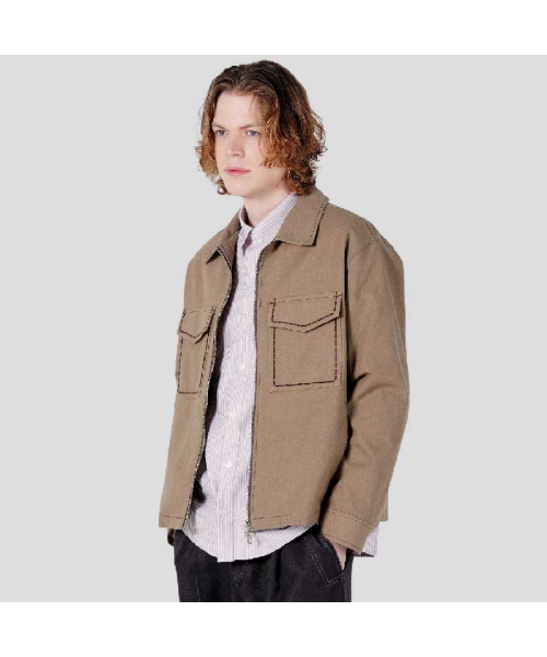 CUSTOMUS（カスタムアース）の「男性ホシ刺繍ポケットジップアップスタンドカラージャケット CXS25FWJK920 BEI（スタジャン・メンズ・ベージュ・MEDIUM/LARGE/X-LARGE）」の3枚目の写真