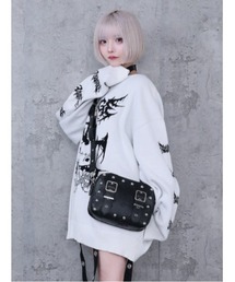 Amilige（アミリージュ）の「Stitched Bear総柄型押しスタッズ付きショルダーバッグ（ショルダーバッグ）」
