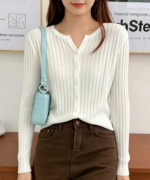 ReRe（リリ）の「リブ編みキーネックフロントボタン長袖ニット（ニット/セーター・レディース・ベージュ/グレイッシュベージュ/ブルー/ブラック/パープル/ホワイト・FREE）」の12枚目の写真