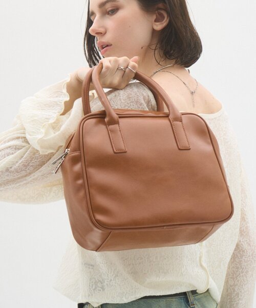CIAOPANIC TYPY(チャオパニックティピー)の「:【ZOZO限定】復刻!エナメルボストンBAG(ショルダーバッグ・レディース・ブラック/ブラウン/シルバー・ONE SIZE)」の2枚目の写真