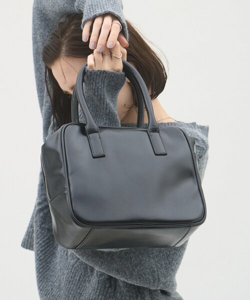 CIAOPANIC TYPY(チャオパニックティピー)の「:【ZOZO限定】復刻!エナメルボストンBAG(ショルダーバッグ・レディース・ブラック/ブラウン/シルバー・ONE SIZE)」の4枚目の写真