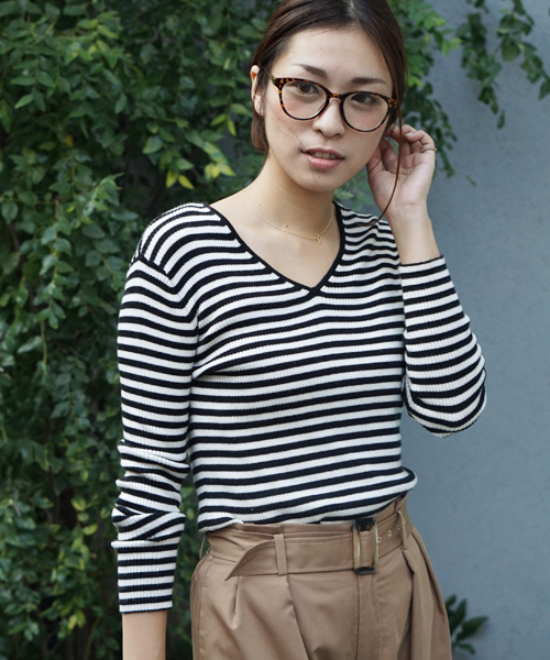 laboratory work(ラボラトリーワーク)の「リヨセル混リブVネックプルオーバー(ニット/セーター・レディース・オフホワイト/杢グレー/グレー系その他/ホワイト系その他/キャメル/ブラック・MEDIUM)」の3枚目の写真