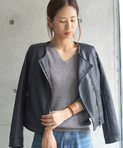 laboratory work(ラボラトリーワーク)の「リヨセル混リブVネックプルオーバー(ニット/セーター・レディース・オフホワイト/杢グレー/グレー系その他/ホワイト系その他/キャメル/ブラック・MEDIUM)」の5枚目の写真