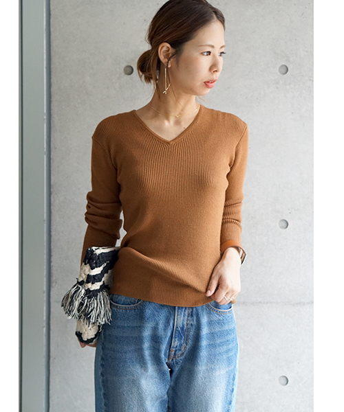 laboratory work(ラボラトリーワーク)の「リヨセル混リブVネックプルオーバー(ニット/セーター・レディース・オフホワイト/杢グレー/グレー系その他/ホワイト系その他/キャメル/ブラック・MEDIUM)」の22枚目の写真