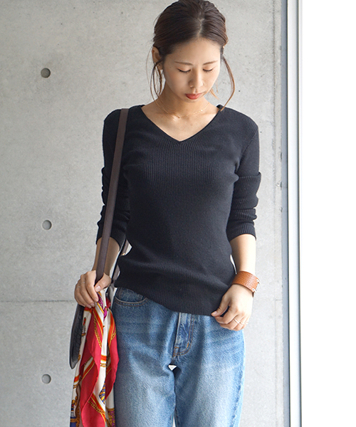 laboratory work(ラボラトリーワーク)の「リヨセル混リブVネックプルオーバー(ニット/セーター・レディース・オフホワイト/杢グレー/グレー系その他/ホワイト系その他/キャメル/ブラック・MEDIUM)」の21枚目の写真