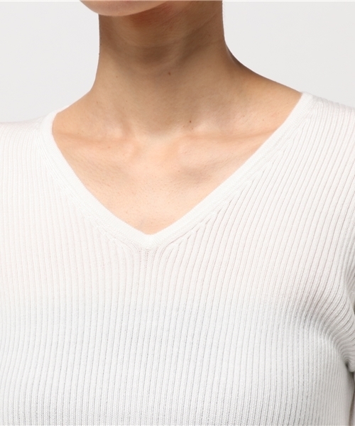 laboratory work(ラボラトリーワーク)の「リヨセル混リブVネックプルオーバー(ニット/セーター・レディース・オフホワイト/杢グレー/グレー系その他/ホワイト系その他/キャメル/ブラック・MEDIUM)」の7枚目の写真