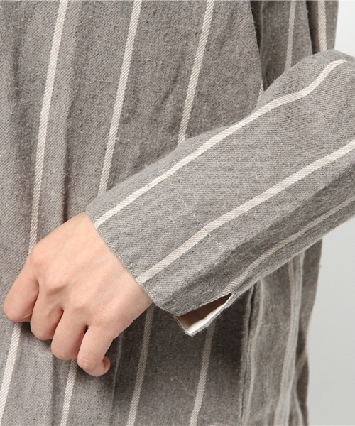 LBC（エルビーシー）の「Eコットンソフトネルストライプブラウス（シャツ/ブラウス・レディース・オフホワイト/ライトグレー・MEDIUM/LARGE）」の7枚目の写真