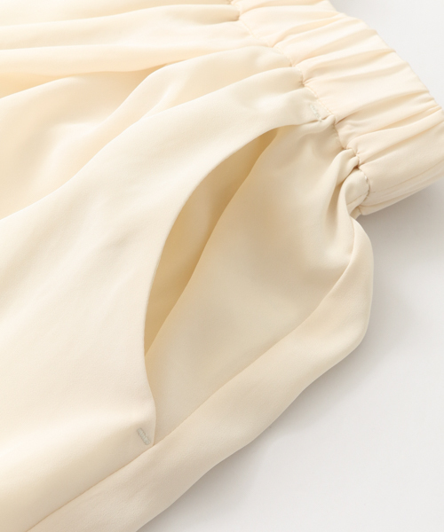 URBAN RESEARCH（アーバンリサーチ）の「UR Wゴムギャザーワイドパンツ（その他パンツ・レディース・オフホワイト/ベージュ/ブラウン系その他・FREE）」の13枚目の写真