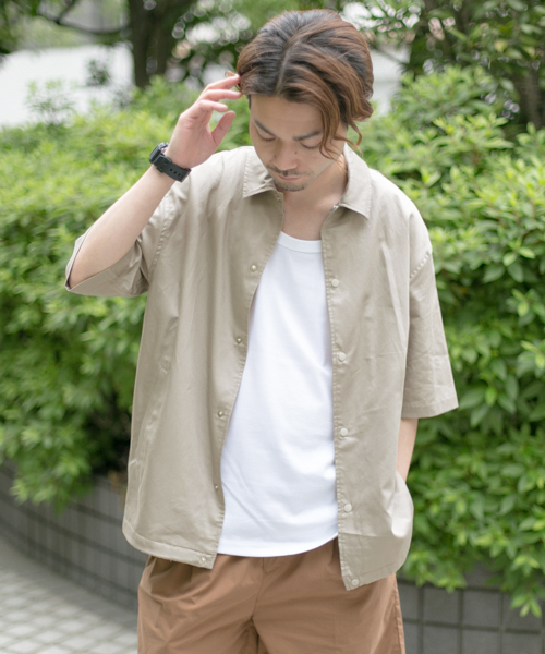 URBAN RESEARCH（アーバンリサーチ）の「URiD コットンサテン リラックスコーチシャツジャケット（シャツ/ブラウス・メンズ・ライトブルー/ベージュ系その他/ブラック・MEDIUM/LARGE）」の2枚目の写真