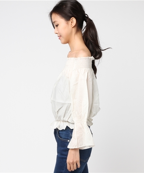 WEGO（ウィゴー）の「WEGO/キャンディースリーブシャーリングオフショルブラウス（シャツ/ブラウス・レディース・ホワイト/レッド/ライトインディゴブルー/その他1/その他2/その他3/その他4/イエロー系その他2/ブラック系その他2/その他5/ブラック/その他6/インディゴブルー・MEDIUM/LARGE）」の15枚目の写真