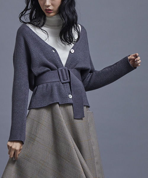 STUDIOUS（ステュディオス）の「ベルト付きドルマンニットカーディガン（カーディガン/ボレロ・レディース・グレー/ブラック/カーキ/インディゴブルー・FREE）」の3枚目の写真