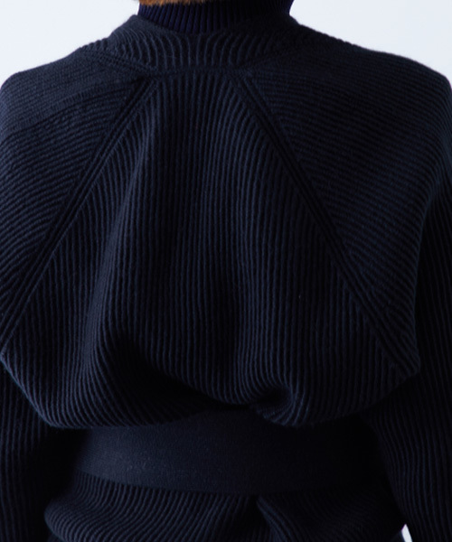 STUDIOUS（ステュディオス）の「ベルト付きドルマンニットカーディガン（カーディガン/ボレロ・レディース・グレー/ブラック/カーキ/インディゴブルー・FREE）」の15枚目の写真