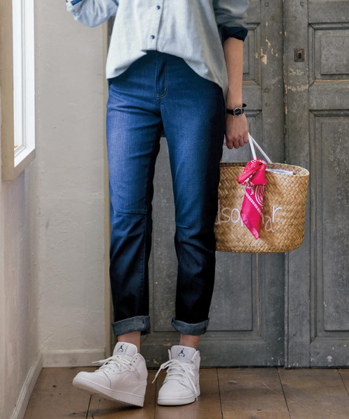 IEDIT(イディット)の「リブ イン コンフォート オールマイティーに合わせやすい ゆるストレートのすっきりデニムパンツ(デニムパンツ・レディース・ライトブルー/ブルー/インディゴブルー・1/9/10/13/3/6/12/11/2/4/7/8)」の3枚目の写真