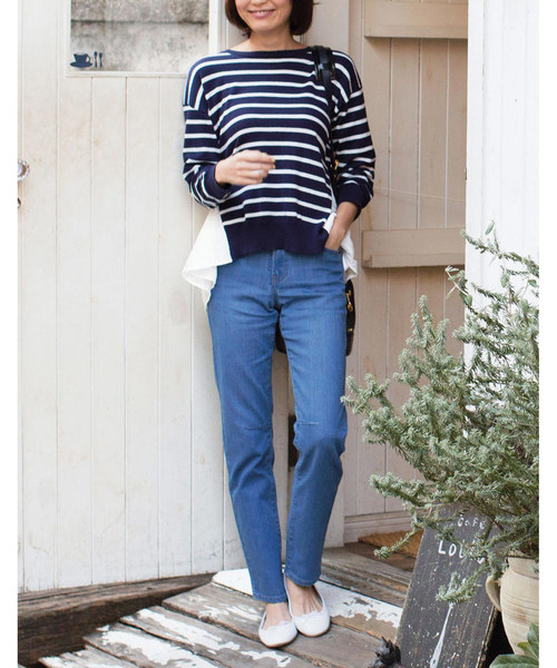 IEDIT(イディット)の「リブ イン コンフォート オールマイティーに合わせやすい ゆるストレートのすっきりデニムパンツ(デニムパンツ・レディース・ライトブルー/ブルー/インディゴブルー・1/9/10/13/3/6/12/11/2/4/7/8)」の4枚目の写真