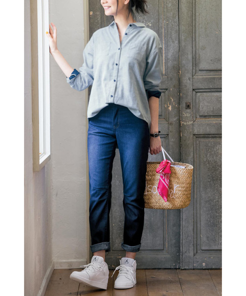 IEDIT(イディット)の「リブ イン コンフォート オールマイティーに合わせやすい ゆるストレートのすっきりデニムパンツ(デニムパンツ・レディース・ライトブルー/ブルー/インディゴブルー・1/9/10/13/3/6/12/11/2/4/7/8)」の11枚目の写真