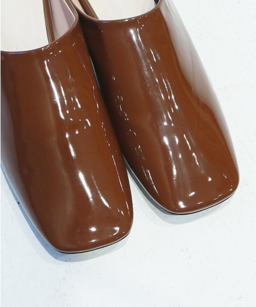 TODAYFUL（トゥデイフル）の「フラットスライドシューズ（スリッポン・レディース・ブラウン/グレイッシュベージュ・36inch/37inch/38inch）」の9枚目の写真