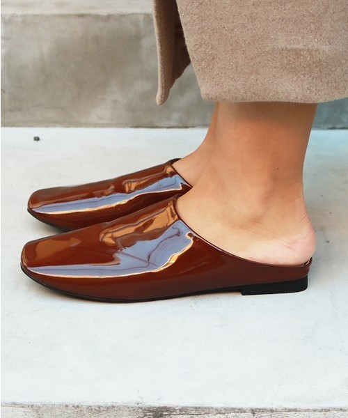 TODAYFUL（トゥデイフル）の「フラットスライドシューズ（スリッポン・レディース・ブラウン/グレイッシュベージュ・36inch/37inch/38inch）」の6枚目の写真