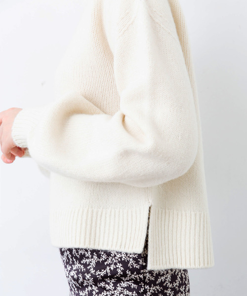 STUDIOUS（ステュディオス）の「【STUDIOUS】カシミヤ混 ボリュームスリーブニット（ニット/セーター・レディース・ホワイト/ブラック/ベージュ・FREE）」の19枚目の写真