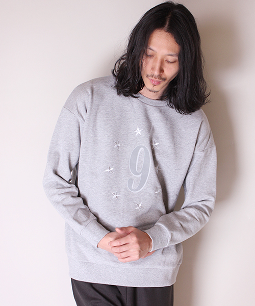 Lui's(ルイス)の「Lui's ナンバリングプルオーバースウェット(ドルマンスリーブ)(スウェット・メンズ・グレー/ネイビー/ブラック・FREE)」の2枚目の写真