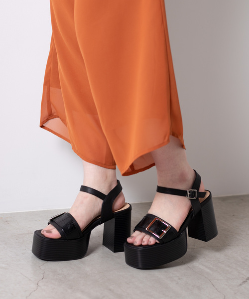 WEGO(ウィゴー)の「WEGO/型押しベルト厚底サンダル(サンダル・レディース・ブラウン/ブラック・MEDIUM/LARGE)」の4枚目の写真