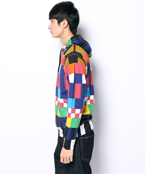 R.NEWBOLD（アールニューボールド）の「CLUB STRIPE PARKA/145507（パーカー・メンズ・マルチ・LARGE/X-LARGE/SMALL/MEDIUM）」の4枚目の写真