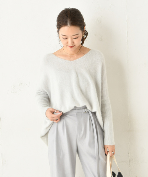 DouDou(ドゥドゥ)の「フェレット切替Vプルオーバー(ニット/セーター・レディース・ベージュ/サックスブルー/モカ/ラベンダー/ダークブラウン/ピンク/ブルー系その他/イエロー・FREE)」の5枚目の写真