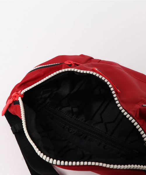 HUNTER（ハンター）の「ORIGINAL NYLON BUMBAG（ボディバッグ/ウエストポーチ・レディース・ブルー/ピンク/グレー/ブラック/グリーン/レッド・FREE）」の9枚目の写真