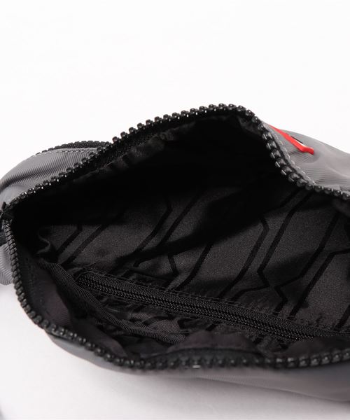 HUNTER（ハンター）の「ORIGINAL NYLON BUMBAG（ボディバッグ/ウエストポーチ・レディース・ブルー/ピンク/グレー/ブラック/グリーン/レッド・FREE）」の10枚目の写真