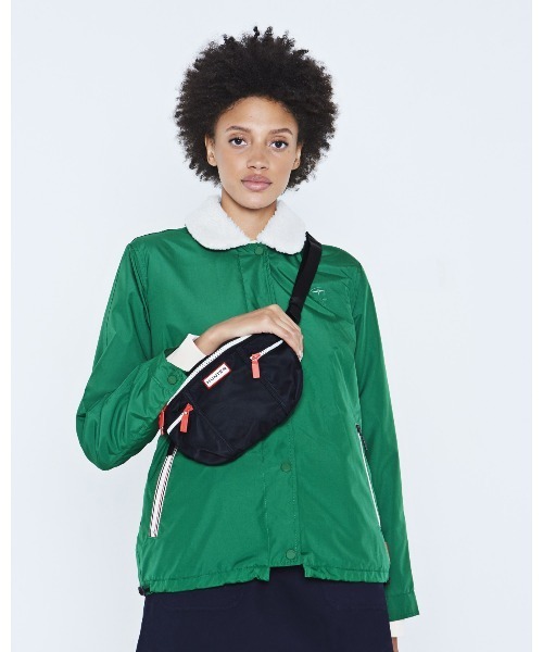 HUNTER（ハンター）の「ORIGINAL NYLON BUMBAG（ボディバッグ/ウエストポーチ・レディース・ブルー/ピンク/グレー/ブラック/グリーン/レッド・FREE）」の2枚目の写真