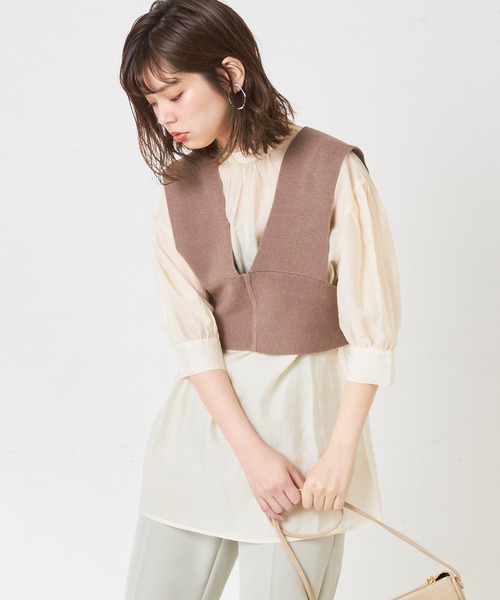 natural couture（ナチュラルクチュール）の「シアーシャツ+ニットビスチェセット（シャツ/ブラウス・レディース・ブラック/ベージュ/アイボリー・FREE）」の3枚目の写真