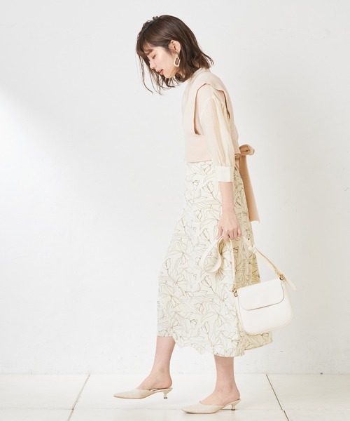 natural couture（ナチュラルクチュール）の「シアーシャツ+ニットビスチェセット（シャツ/ブラウス・レディース・ブラック/ベージュ/アイボリー・FREE）」の4枚目の写真