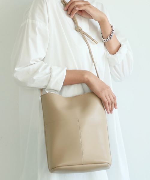 coca（coca）（コカ）の「シンプルフロントポケットバッグ（ショルダーバッグ・レディース・ベージュ/ブラック・ONE SIZE）」の7枚目の写真