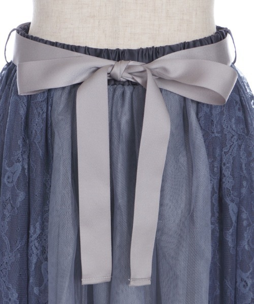 axes femme（アクシーズファム）の「リリー柄チュール刺繍スカート