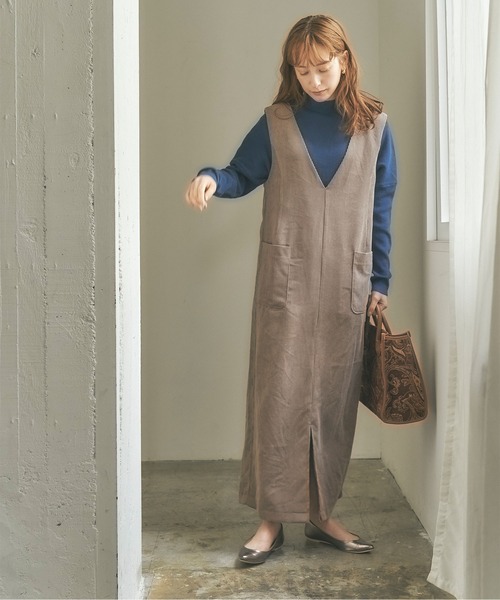 titivate(ティティベイト)の「コーデュロイVネックワンピース(ワンピース・レディース・ブラック/パープル/ネイビー/アイボリー/グレイッシュベージュ・S/M/L)」の13枚目の写真