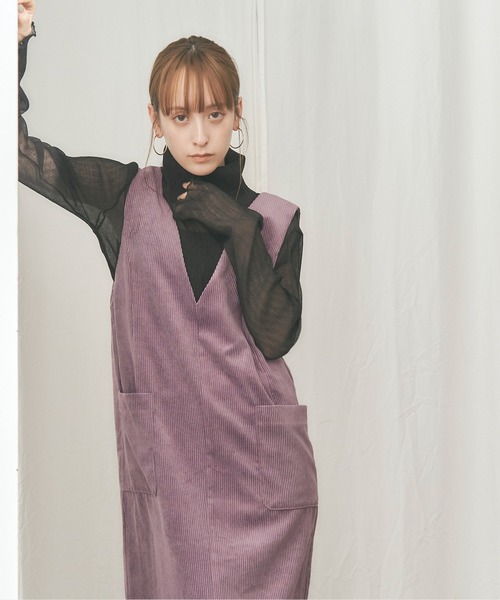 titivate(ティティベイト)の「コーデュロイVネックワンピース(ワンピース・レディース・ブラック/パープル/ネイビー/アイボリー/グレイッシュベージュ・S/M/L)」の15枚目の写真